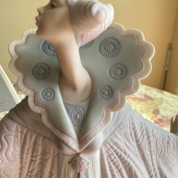 RETIRED 1998 ‘QUIONE LLADRO’ PORCELAIN FIGURINE-Item# 01016284 - Picture 15 of 15